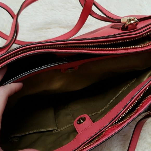 Authentic Coach bag coral with gold accents - Picture 7 of 8